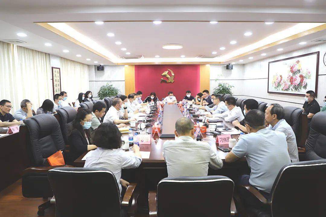 市政协副主席刘志伟,南头镇党委书记徐宁军,镇长蓝海斌等参加座谈会.