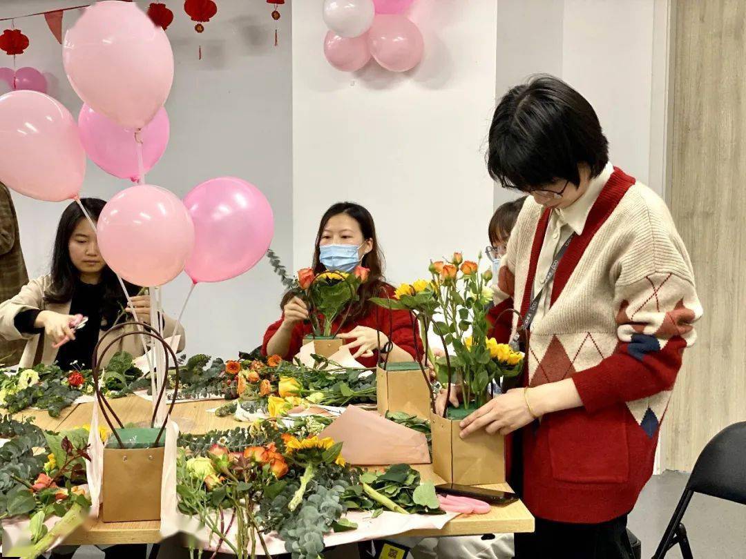 春暖花开时爱你丨弘爱医院工会举办三八女神节花艺沙龙活动