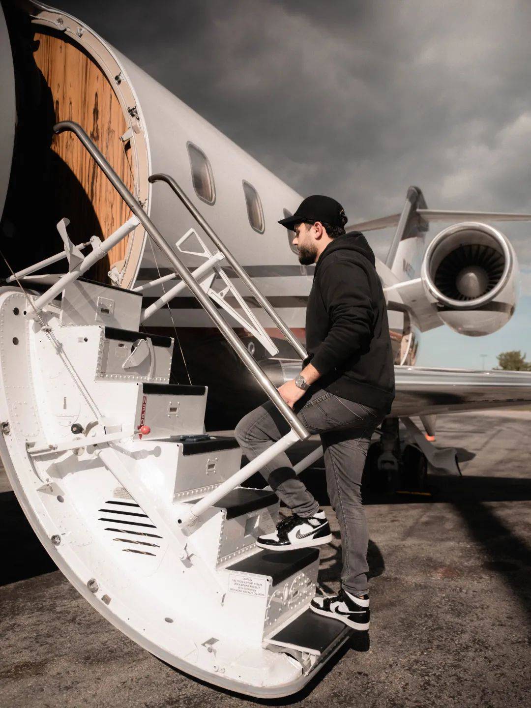 NFT艺术拍卖屡创佳绩，著名数字艺术家Gal Yosef：我从未停止过疯狂