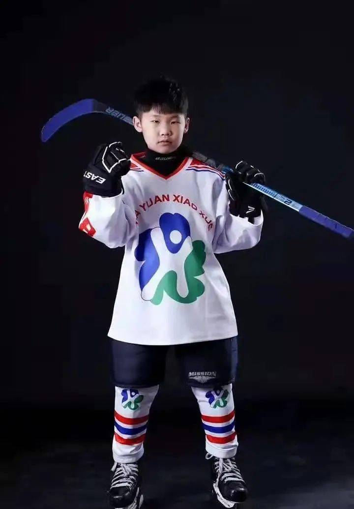 冰球少年重庆财经学院图片