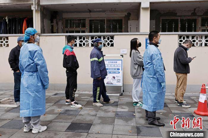 上海对非重点区域内人员分时分批次开展一次免费核酸检测