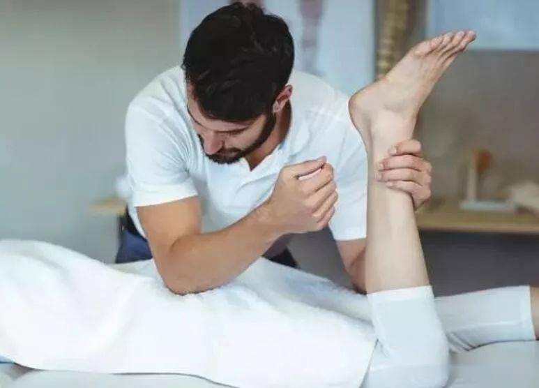 中风导致偏瘫,跟着这2步做好康复训练,身体一天天变好_患者_肌肉_按摩