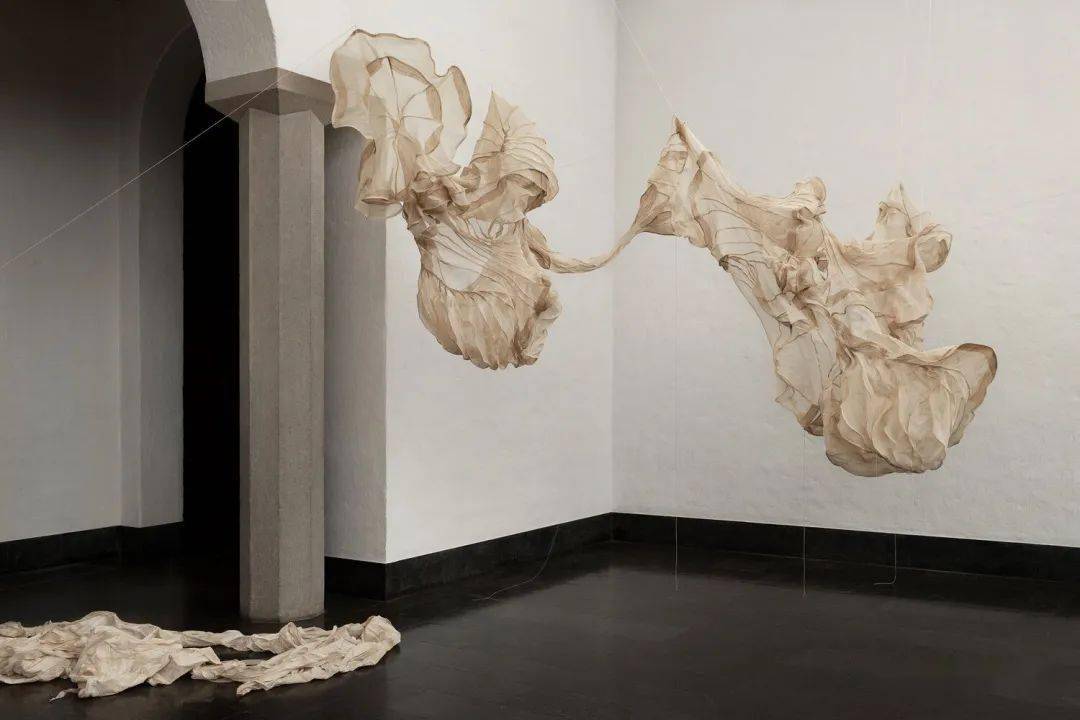 瑞典纺织艺术家dianaorving充满感性的美丽褶皱织物