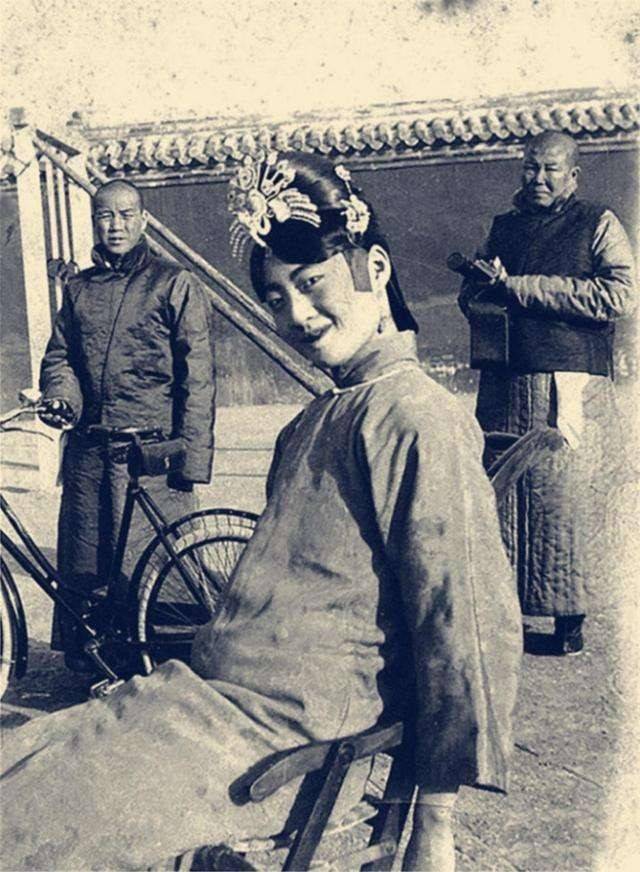 可他却早已经忘了,在成为他的皇后之前,郭布罗·婉容是当年整个京城