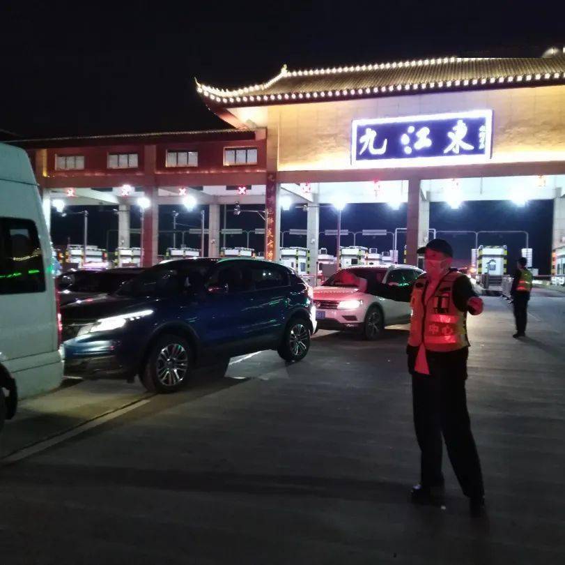 的车辆人员均要在九江东站出口前方100米的监测点核验行程码和健康码