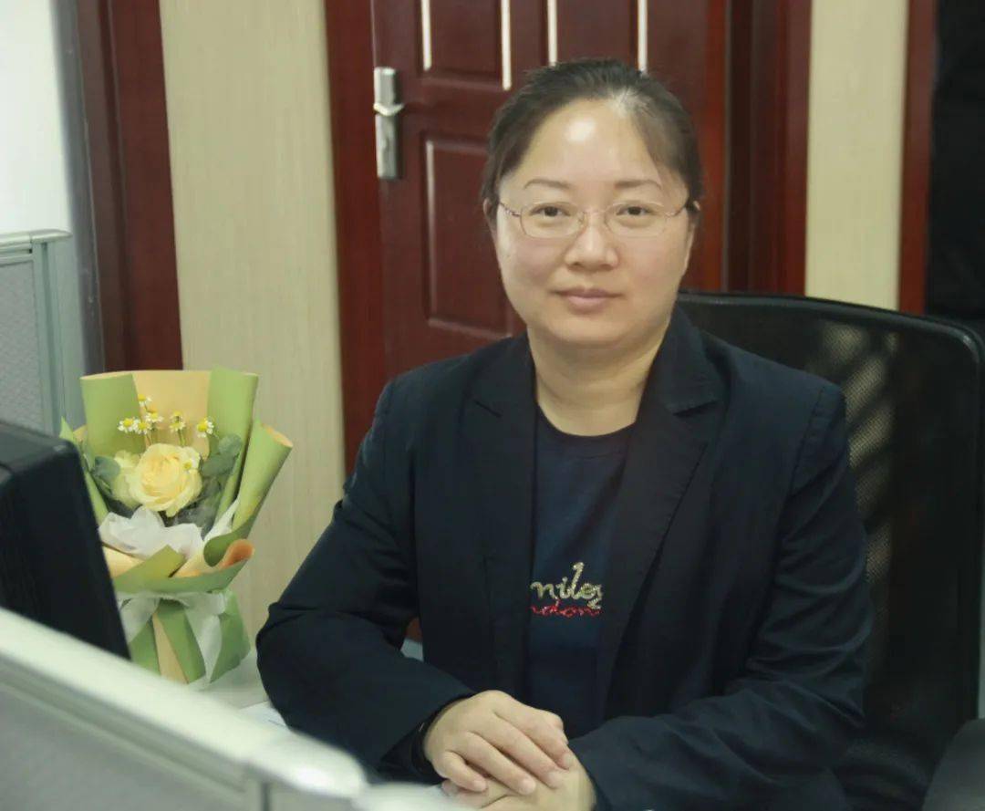 榜样在身边优秀女职工四