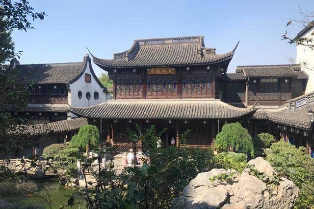 而百狮楼,锁春院,怡夏院,洗秋院,融冬院,延碧堂,载福堂,和乐堂,清雅堂