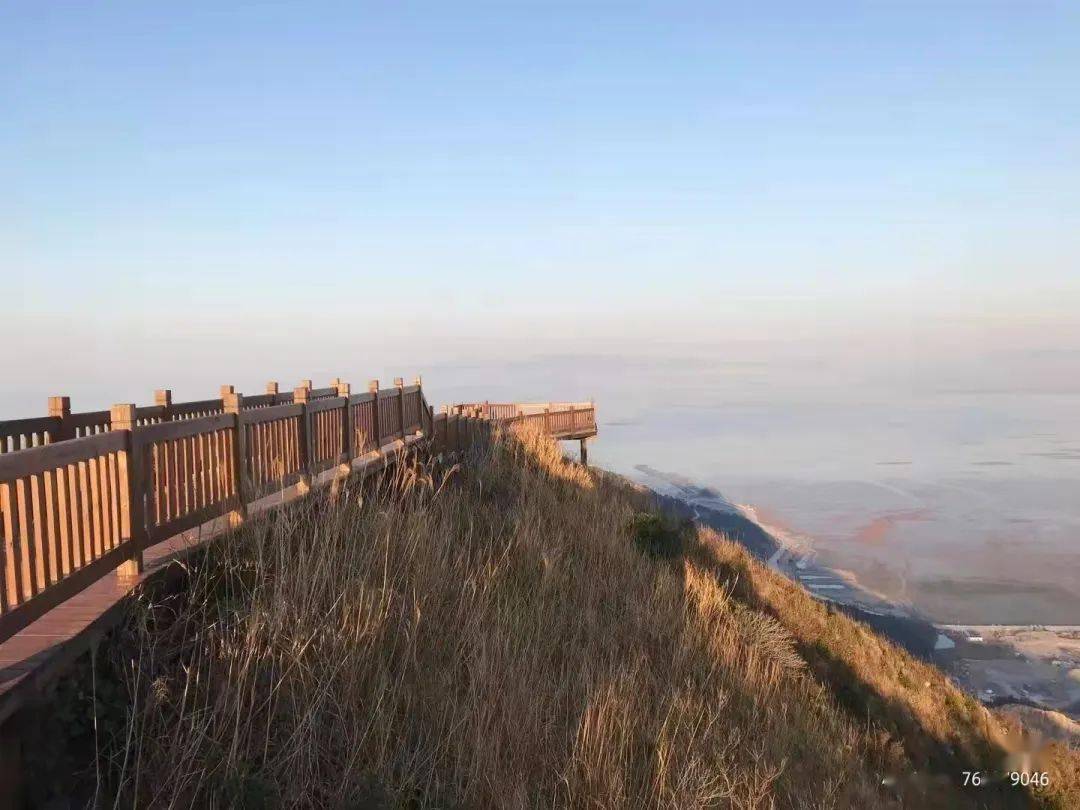 山尖因地處霓嶼島最高山巔而得名,海拔332米,為洞頭區第二高峰.