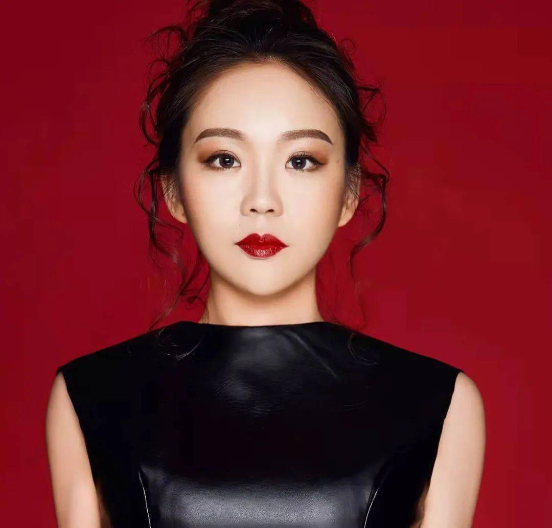 顶级婚礼堂设计品牌<"喜庄设计中心>业务总监简介_集团_严欢