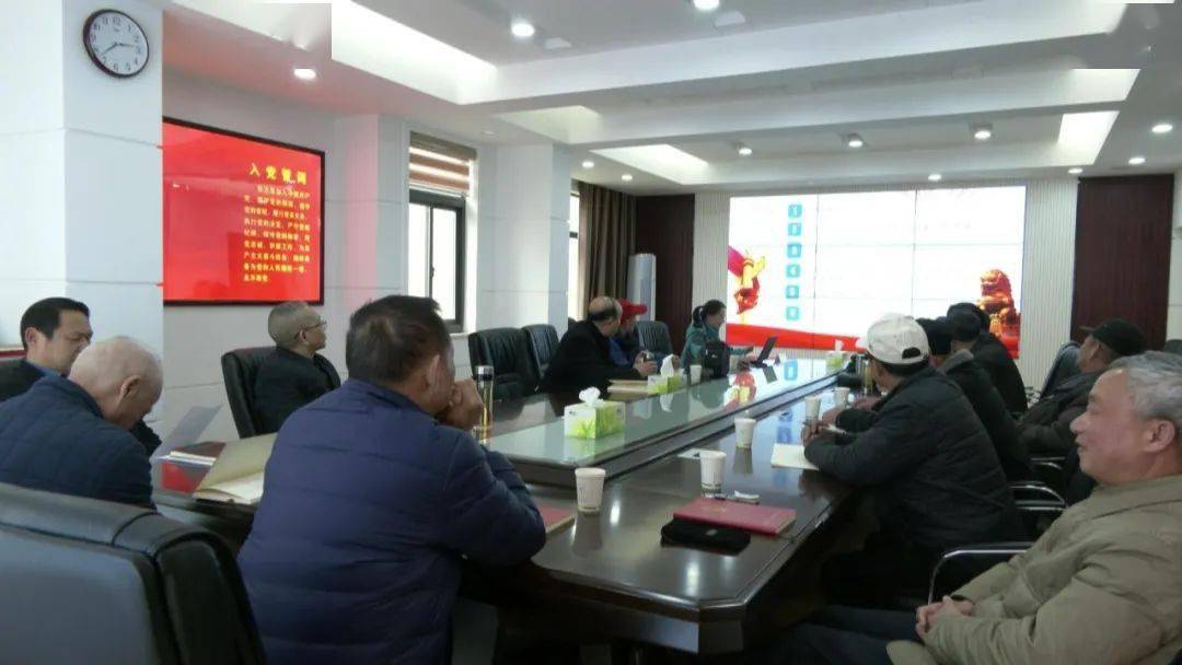 18日下午,江陵县组织开展教育治理能力提升培训活动,县领导杨锋,李静
