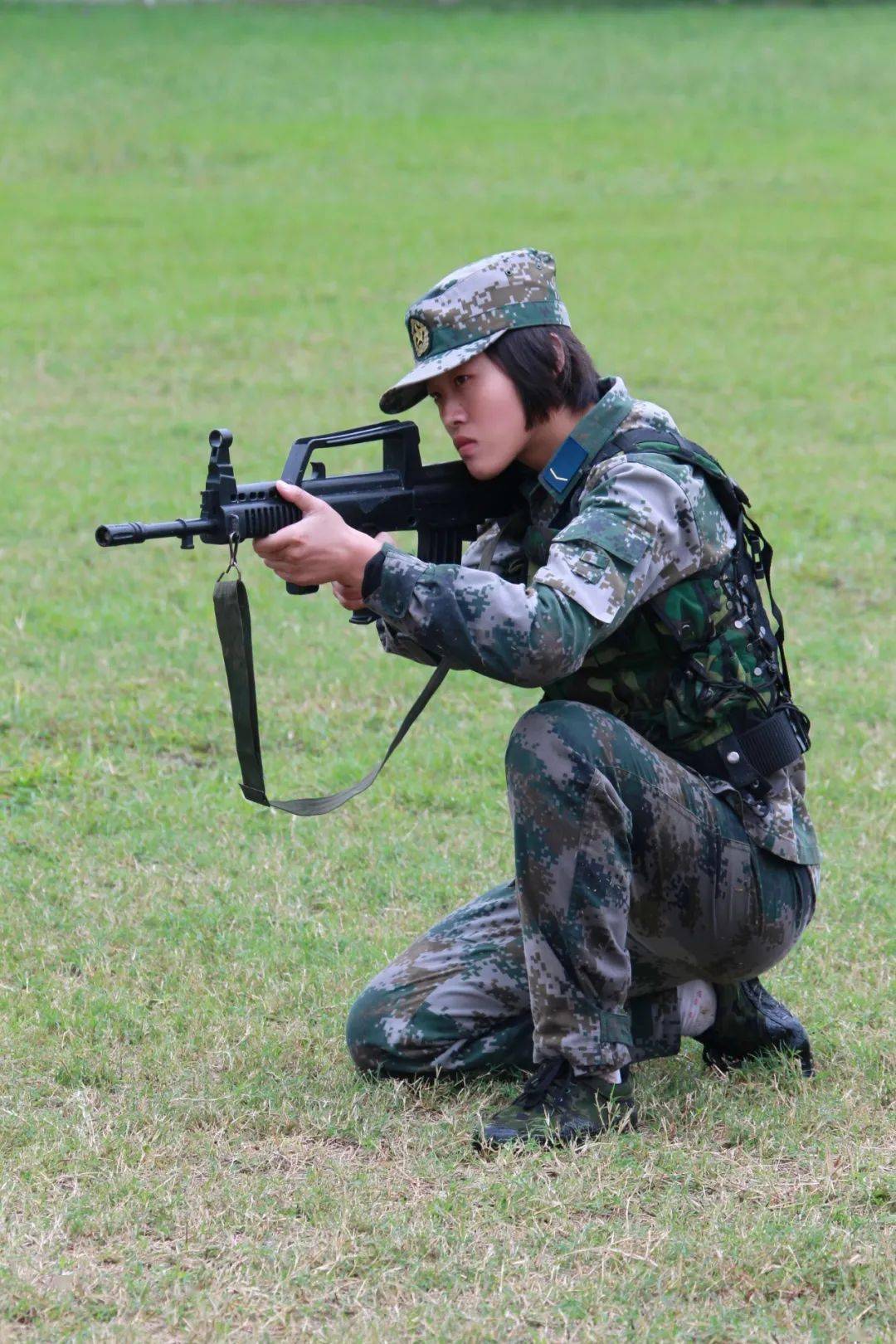 陆军女兵训练图片图片