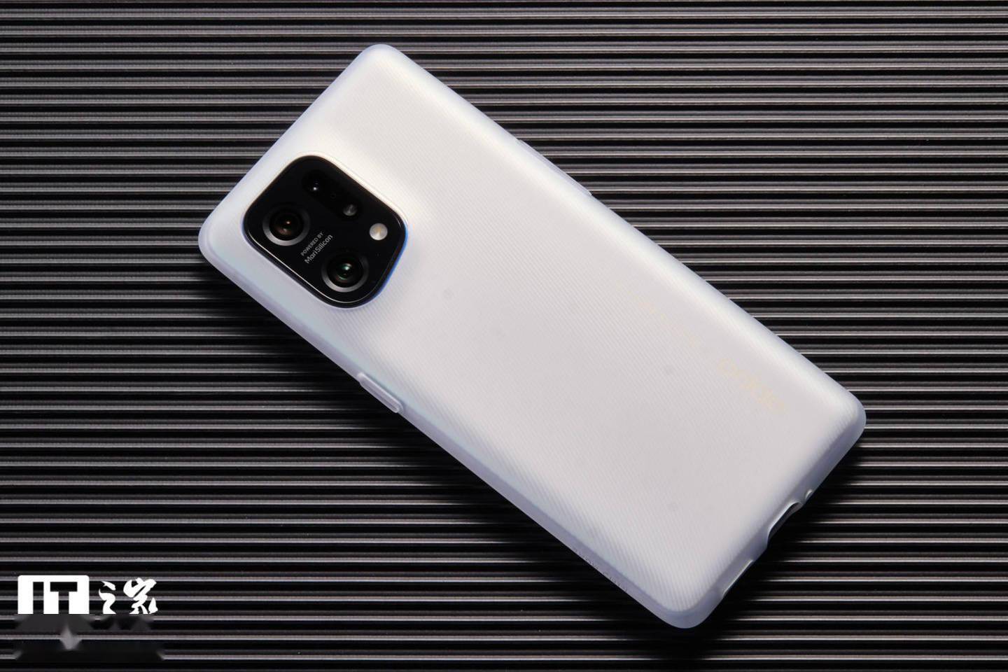 比大杯便宜 2000 元，值得买吗？OPPO Find X5 深度评测