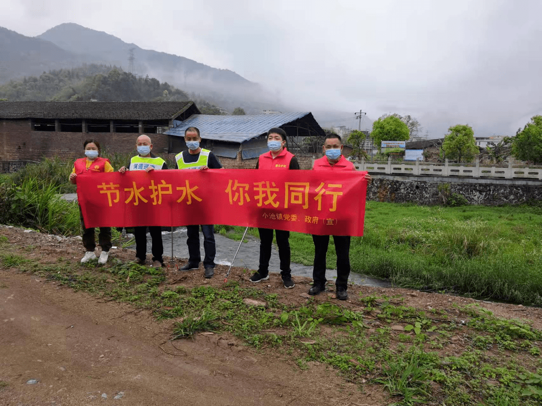 新时代护水人图片