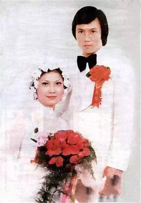 当年他可是与黄杏秀并称,tvb双黄组合,次年,黄元申签约了tvb,开始进军