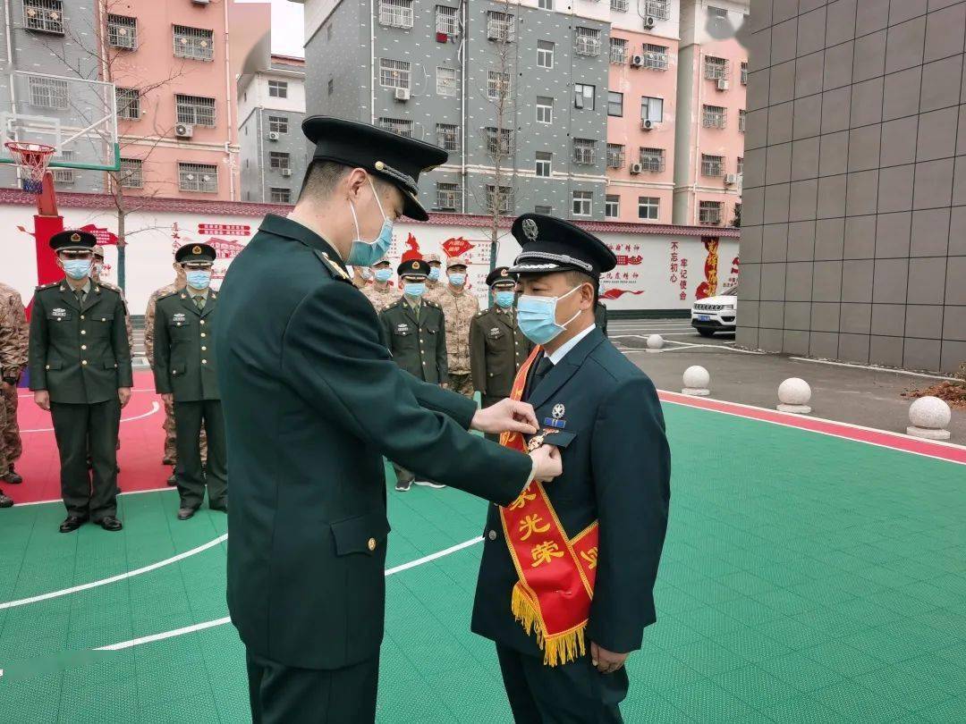 【新闻】河南省郏县人武部开展"颁奖章,送喜报,学先进"活动_吴亚涛