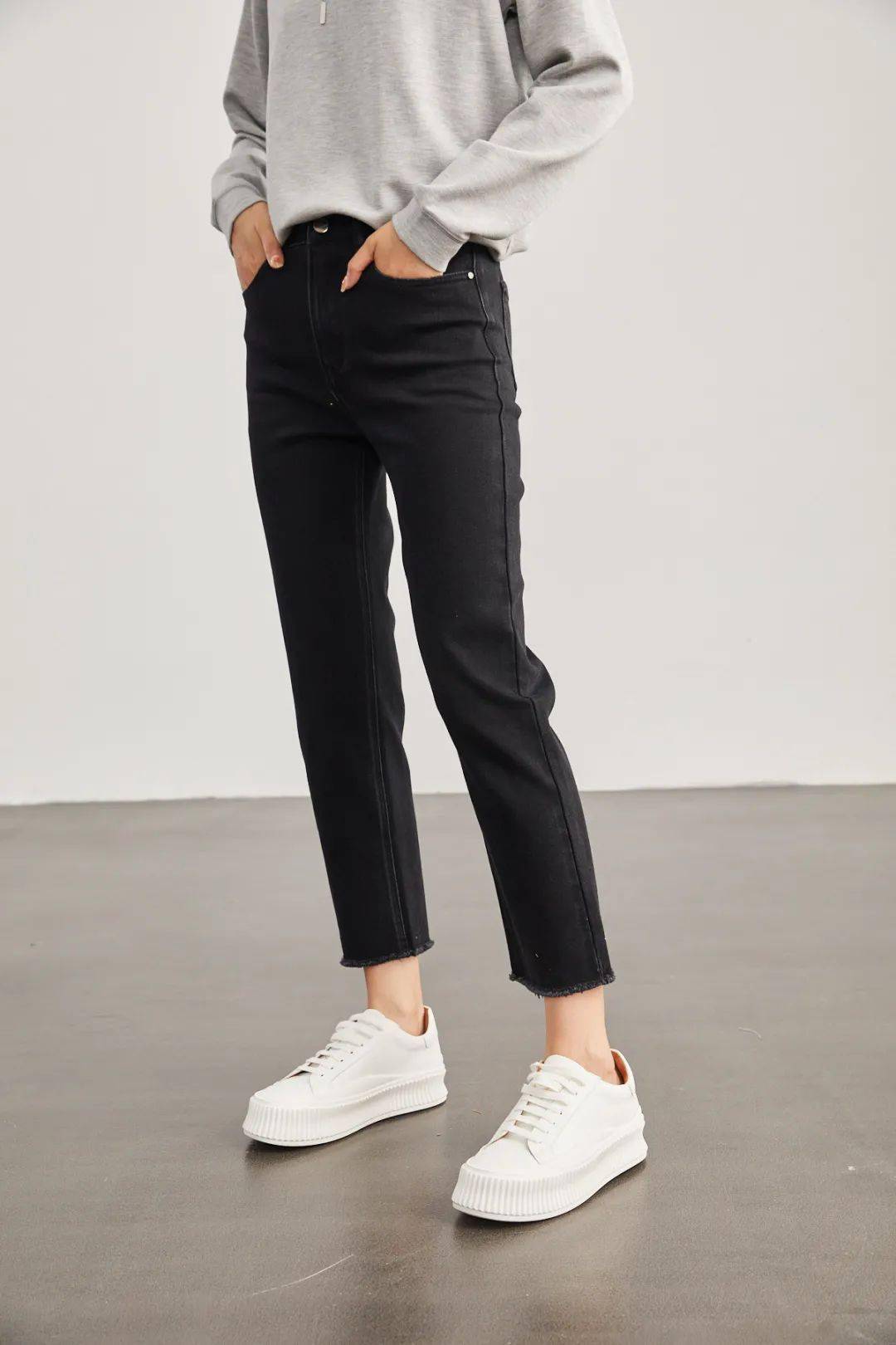 亏得没入大牌上千的法棍裤我这条100多元的显腿直又高级明10点开团