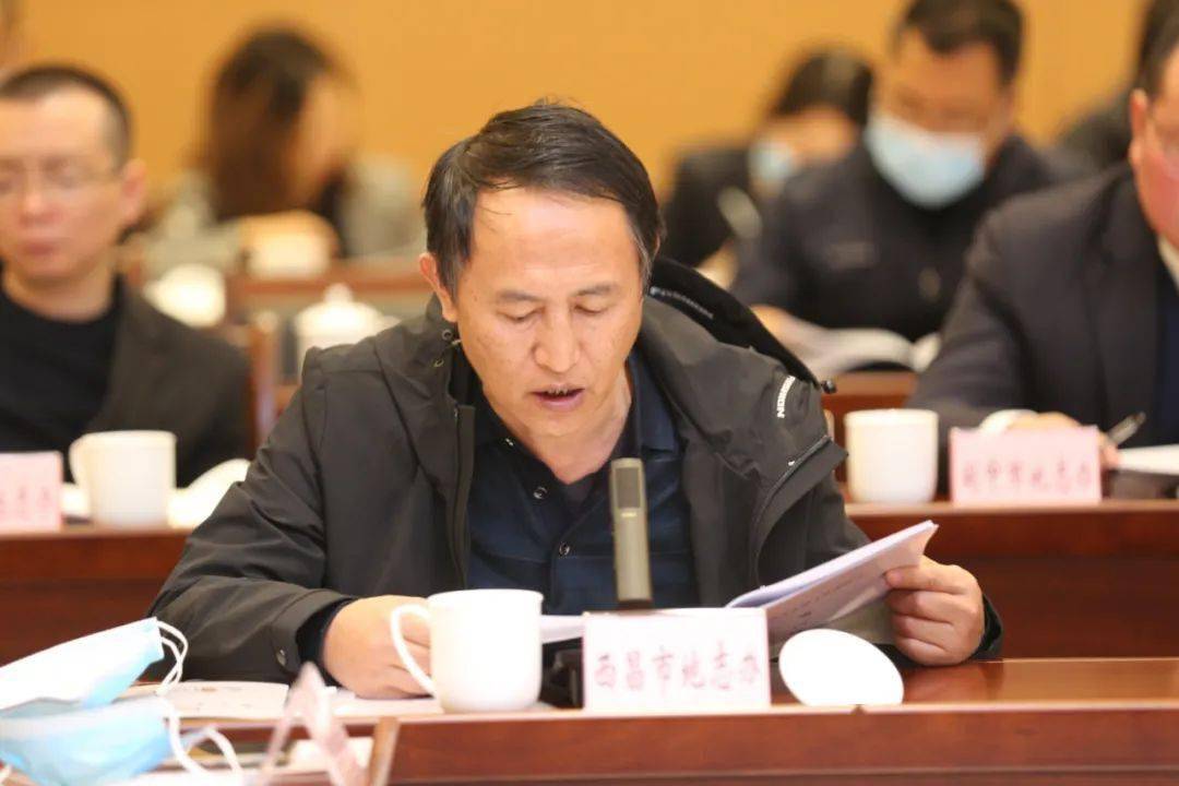 西昌市地方志办公室副主任颜纲作交流发言四川大学图书馆副馆长张盛强