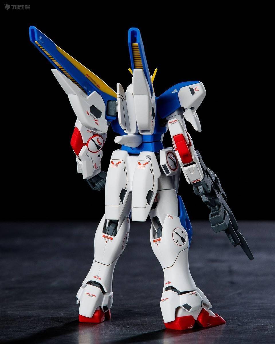 根大木秀:素喷 hg v2高达&v2 assault-buster高达