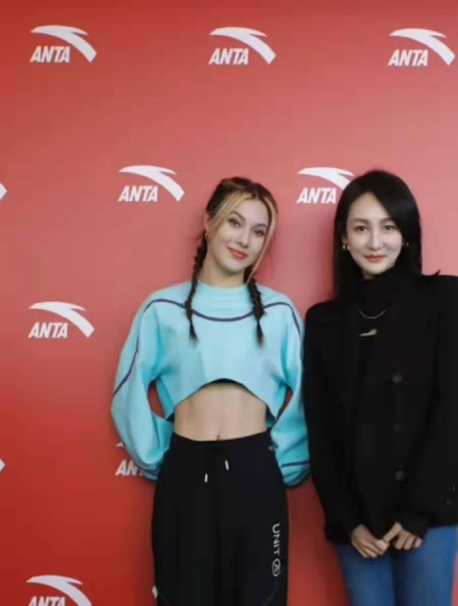 谷爱凌和王皓妻子,儿子合影!