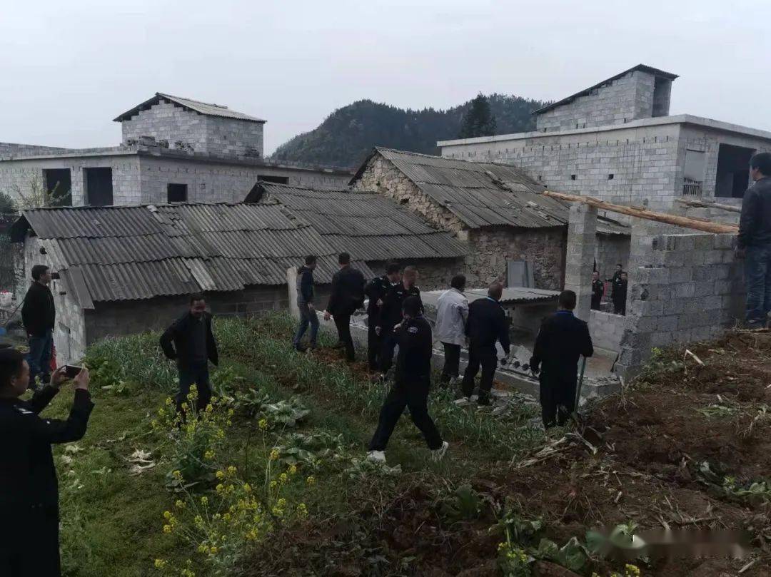镇雄这个村的违法建筑被拆除._版权_手续_以勒镇