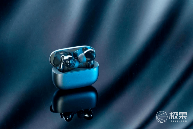 荣耀耳机卷疯了！音质、降噪、快充多方位碾压，隐藏buff吸睛满分