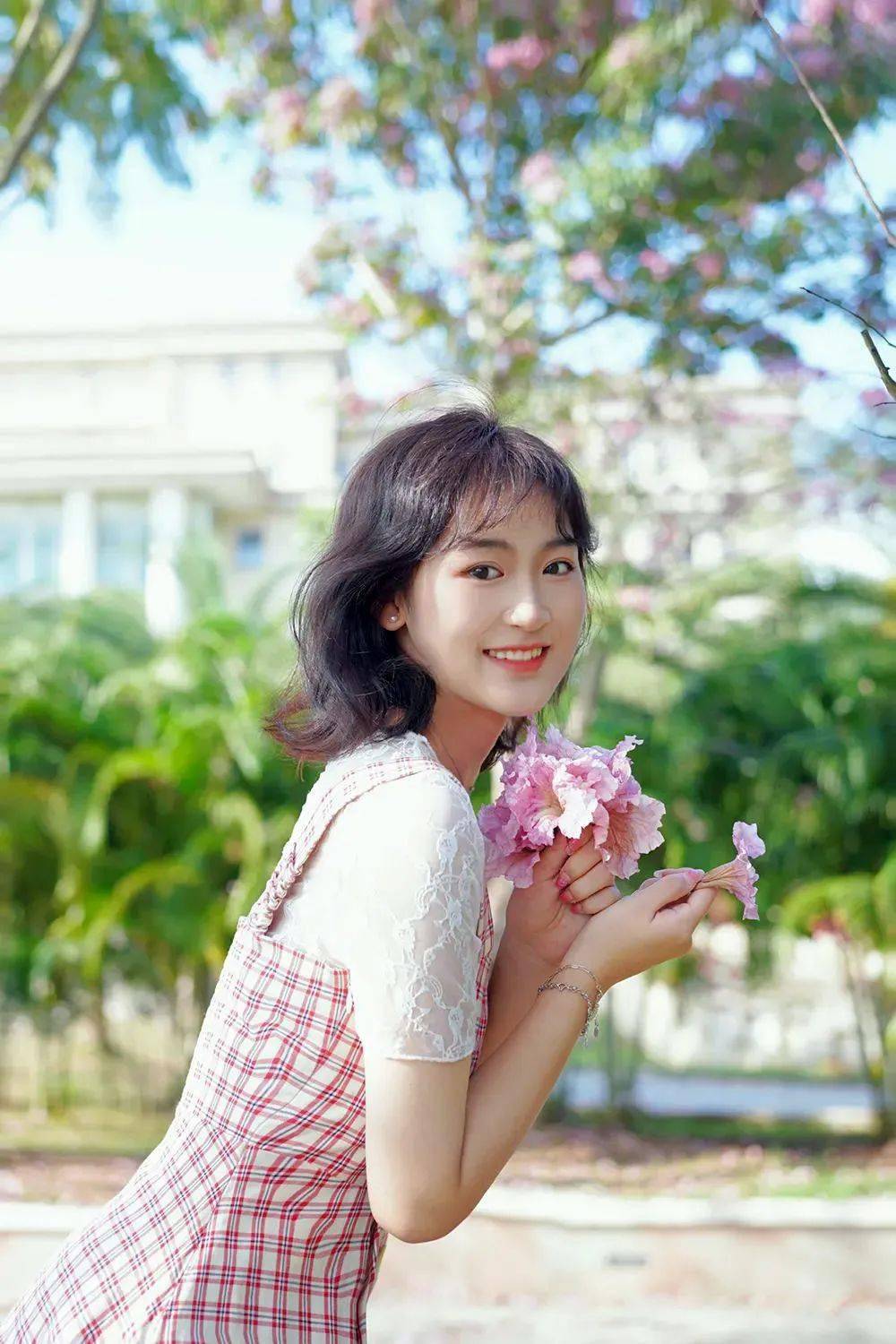 海口经济学院漫步校园,阳光倾洒一颗颗种子正茁壮成长青春如同鲜艳的