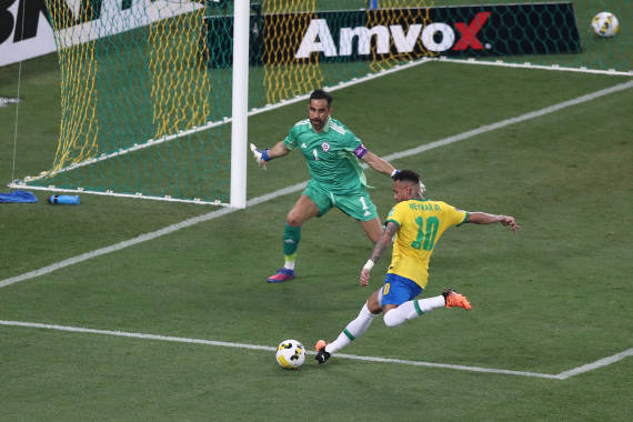 儒尼奥尔|足球世预赛｜巴西队4:0大胜智利队