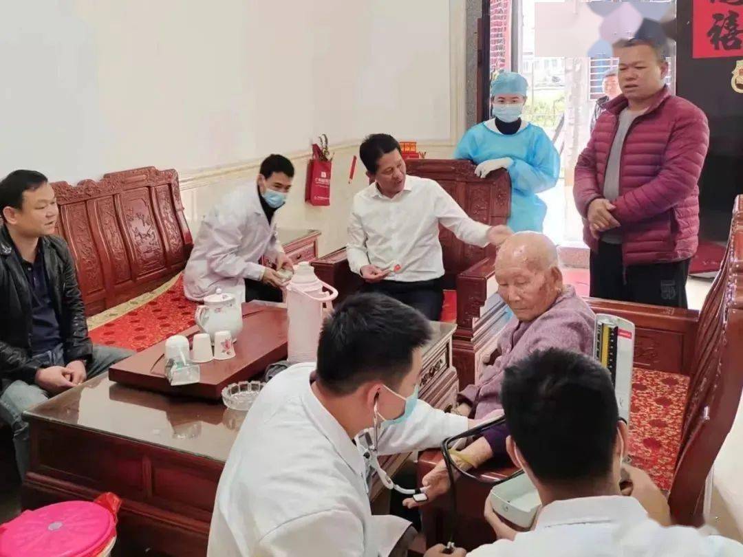 "没什么感觉,你们有心了,政府对我们老人真好……"3月23日,碣石镇湖坑