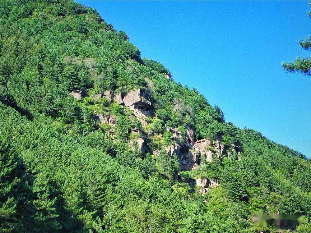 云为葛家洞一景,晨有彩霞云,午有棉花云,傍晚有