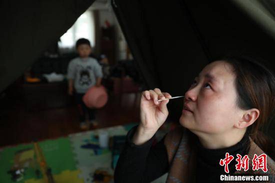 抗原|“全家捅”来了 上海非重点区域居民在家自测“抗原”