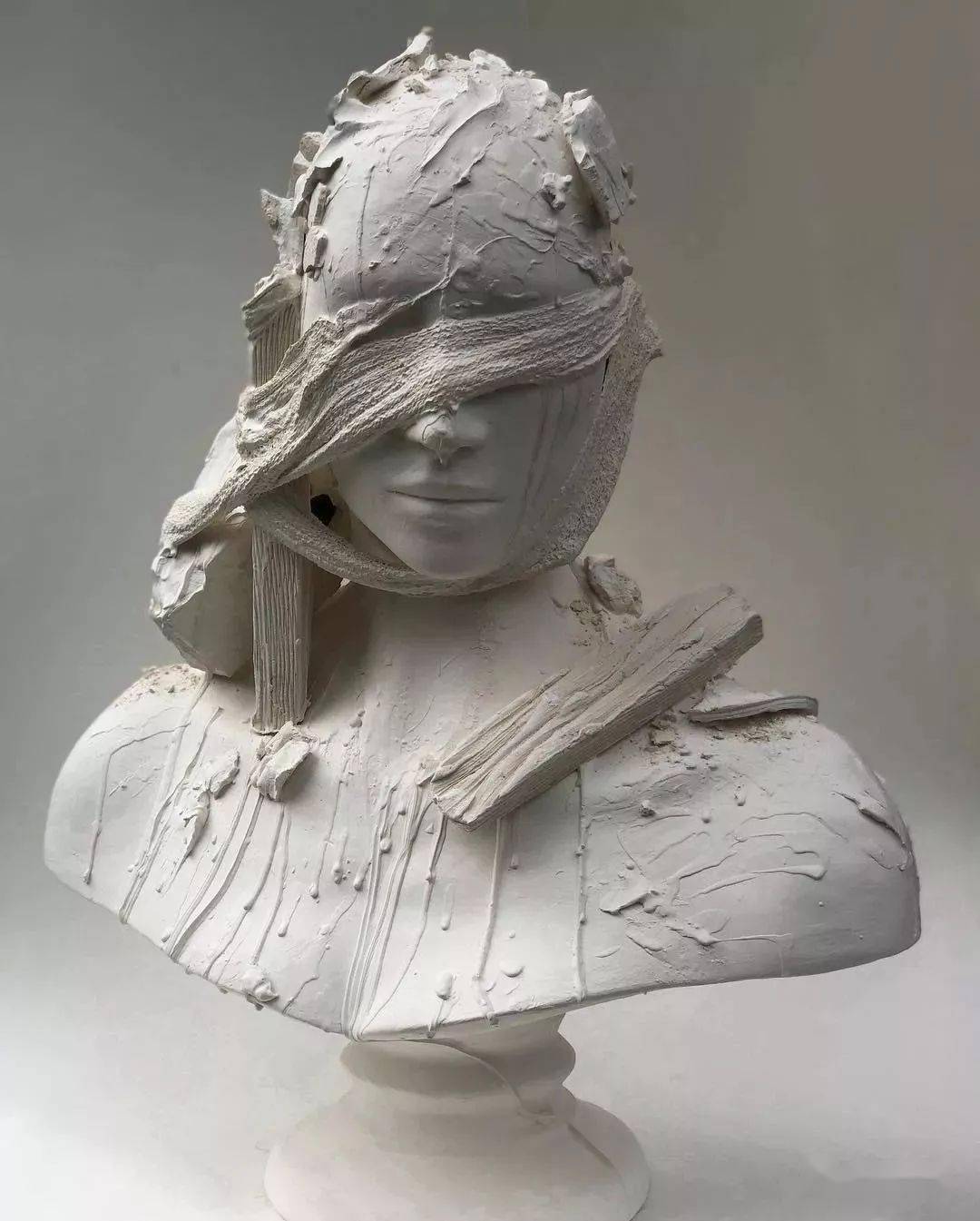 雕塑家emil alzamora 像孩子一样工作