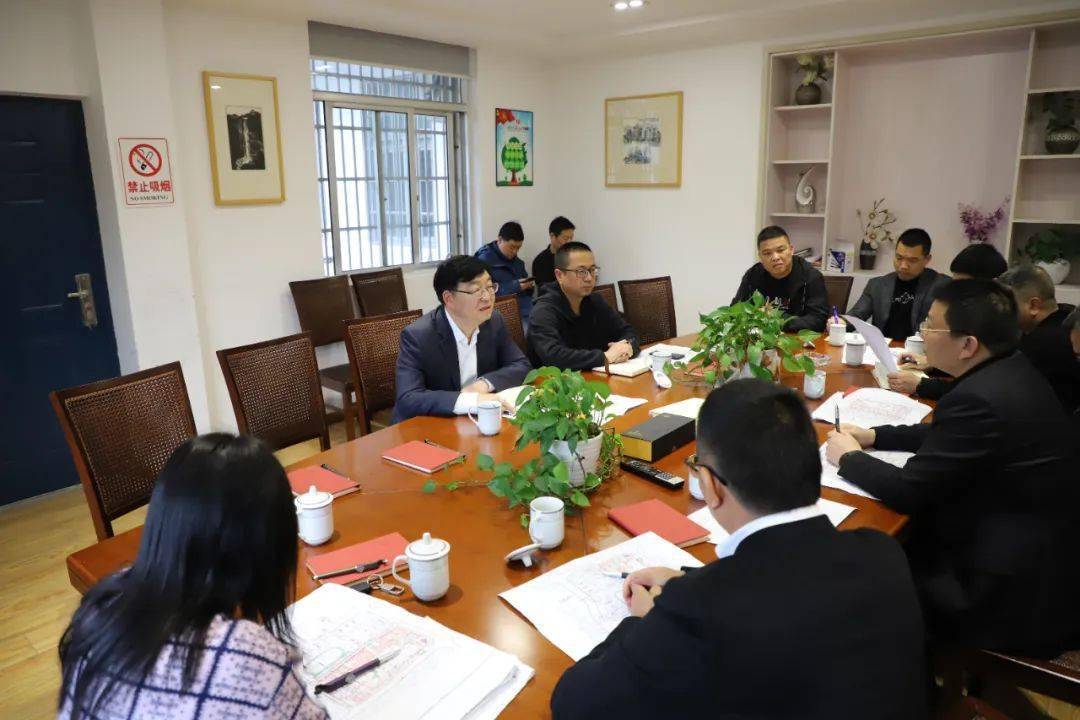 3月26日下午,区人大常委会主任张建新带领黄岩城投集团,区住建局,西城