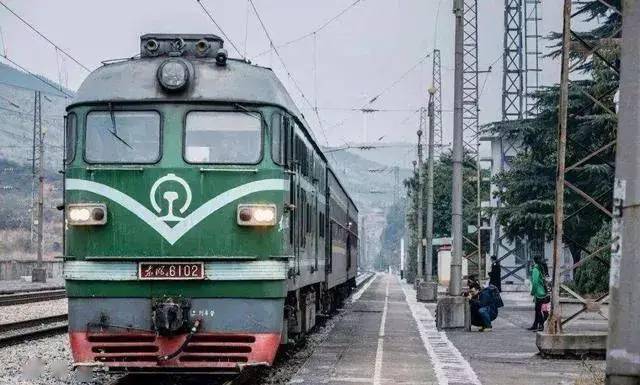 绿皮火车上的故事_手机搜狐网