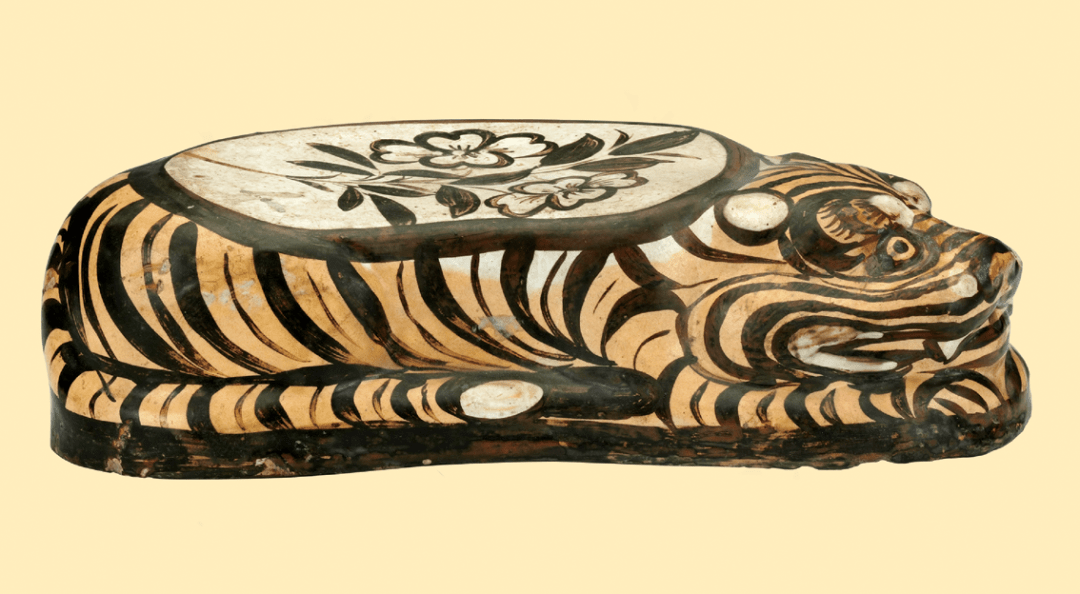 线上展览 | "虎虎生福"壬寅年生肖文物图片系列展——瓷枕_白釉_花卉