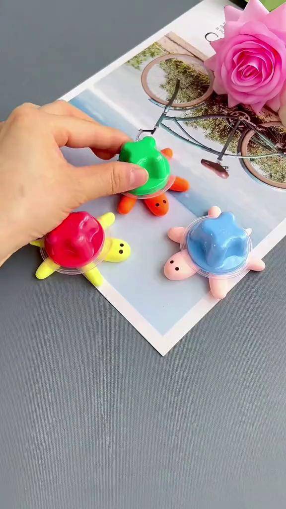 吃剩下的果冻壳不要扔,一起做可爱的小乌龟#创意手工 #亲子_果冻_创意