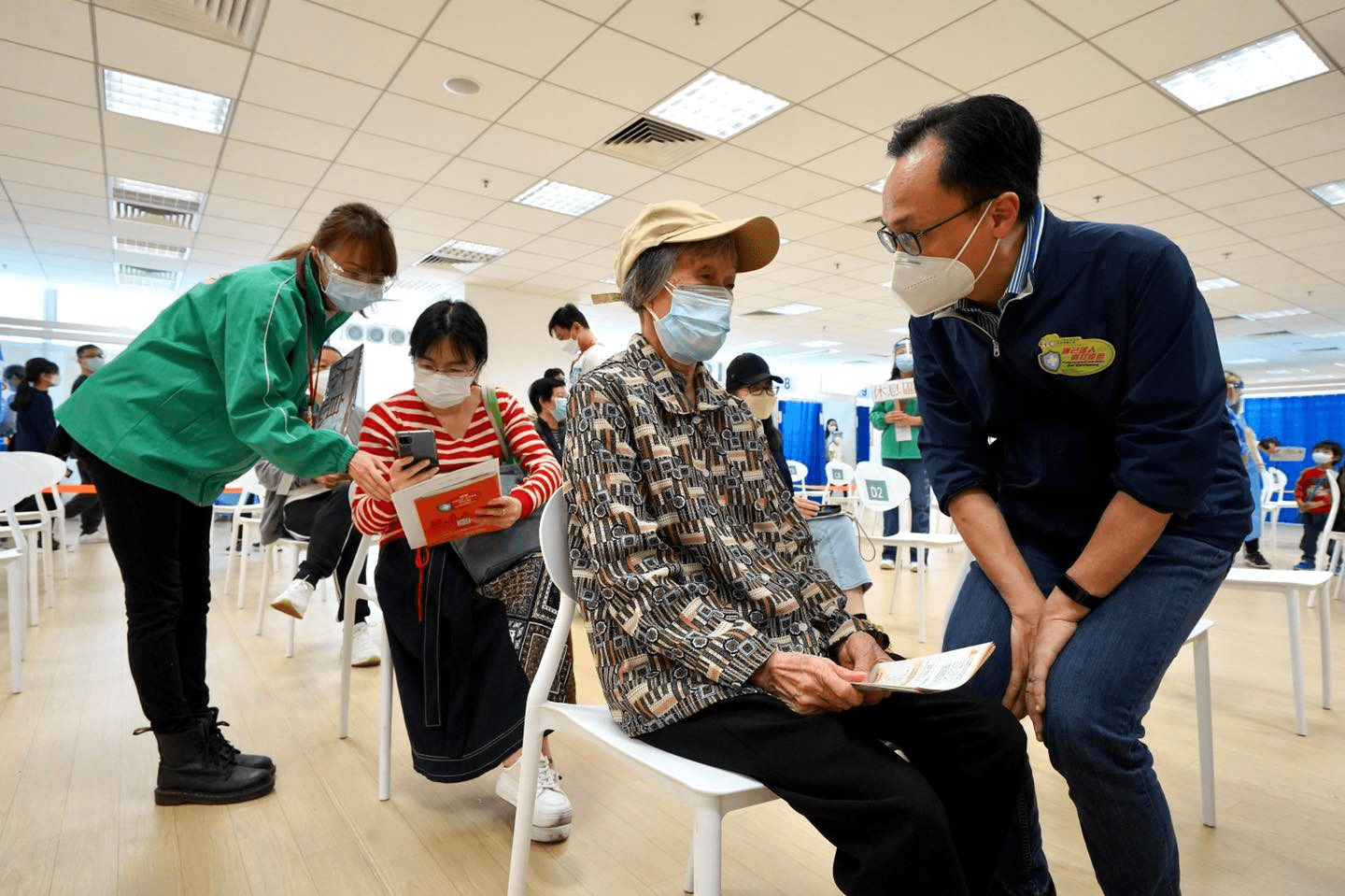 聂德权|从“针等人”到“针找人”，香港出新招提升疫苗接种率