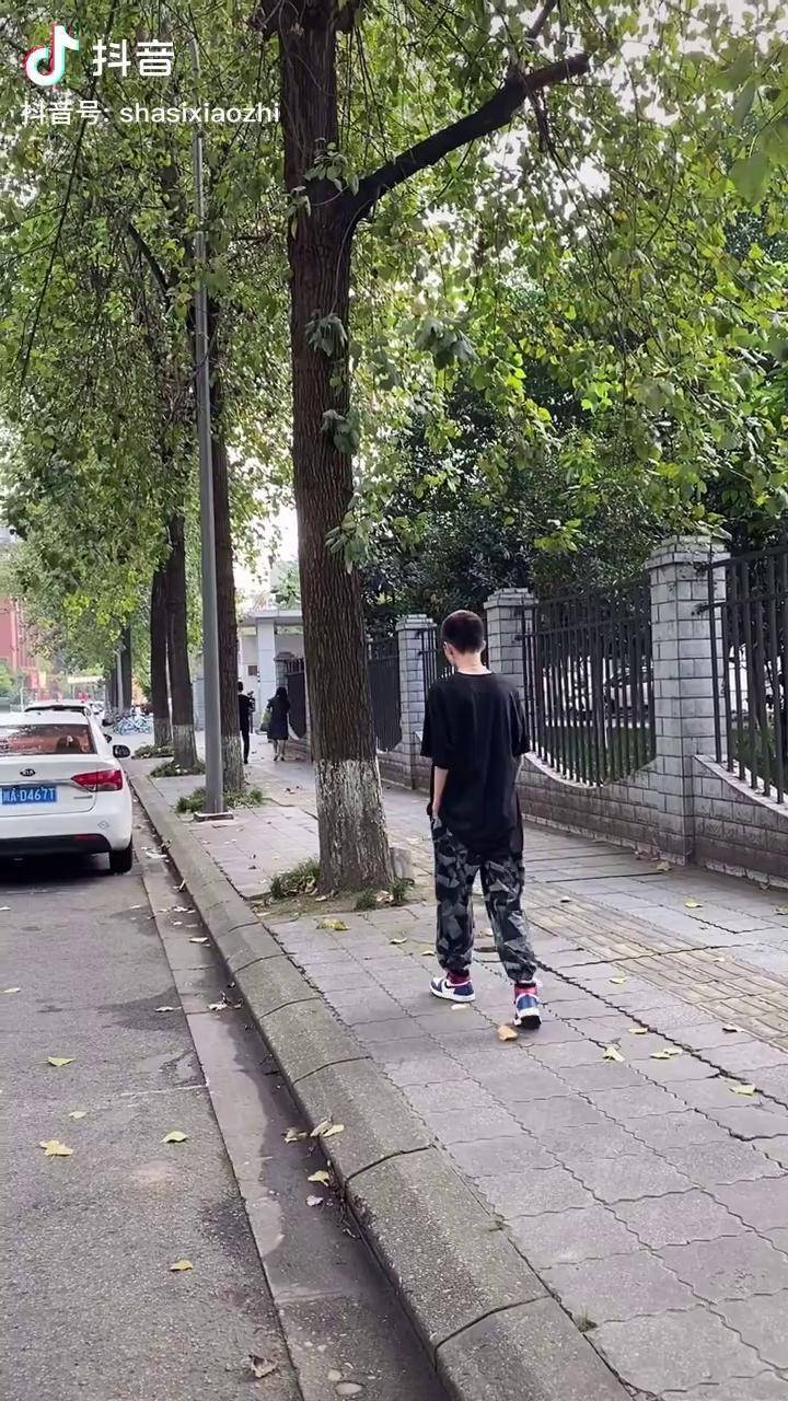 以后的路就算一个人也要大步向前走啊