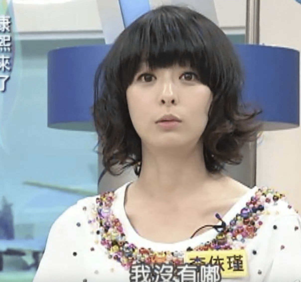 素颜抱宝宝显母性,疑似在家中生产_李依瑾_照片_康熙