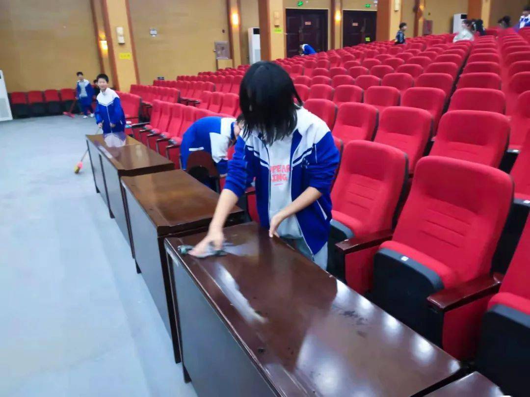 雷锋就在我身边湖南师大附中耒阳分校学雷锋活动月侧记