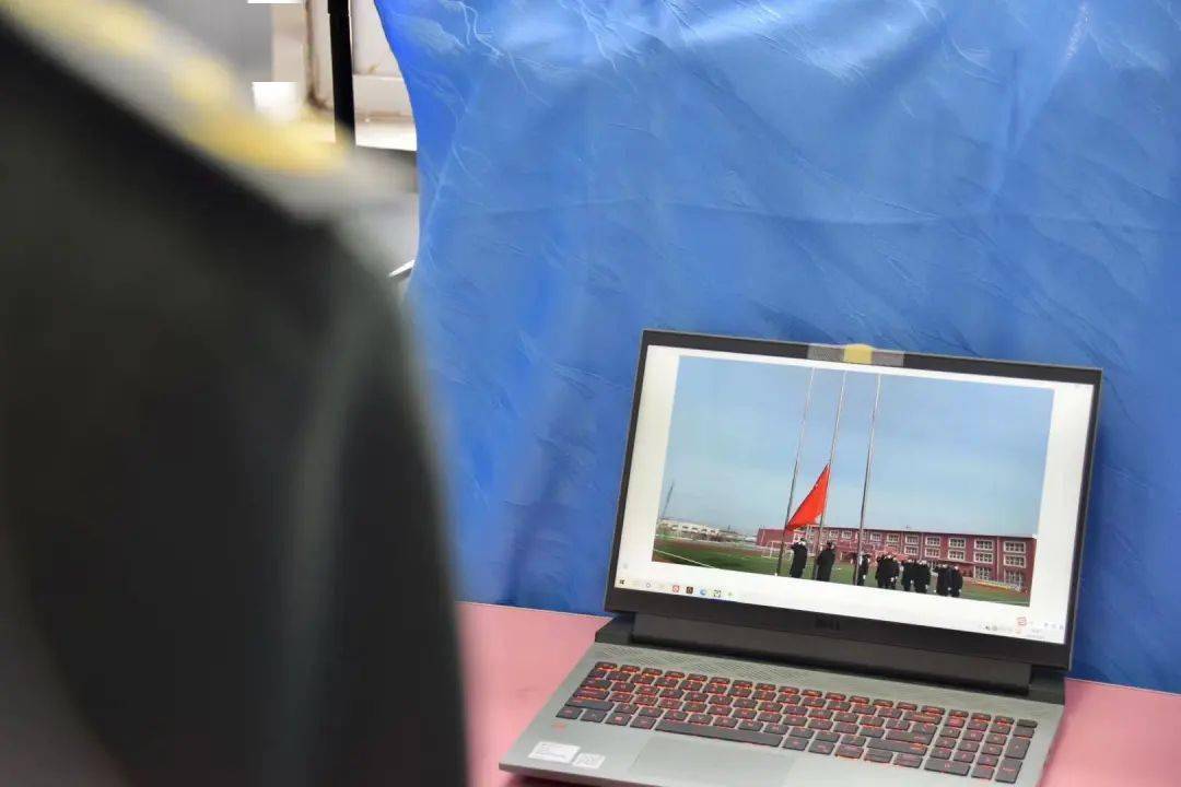 相聚云端,同心抗疫,红色传承——我校举行“云升旗仪式”