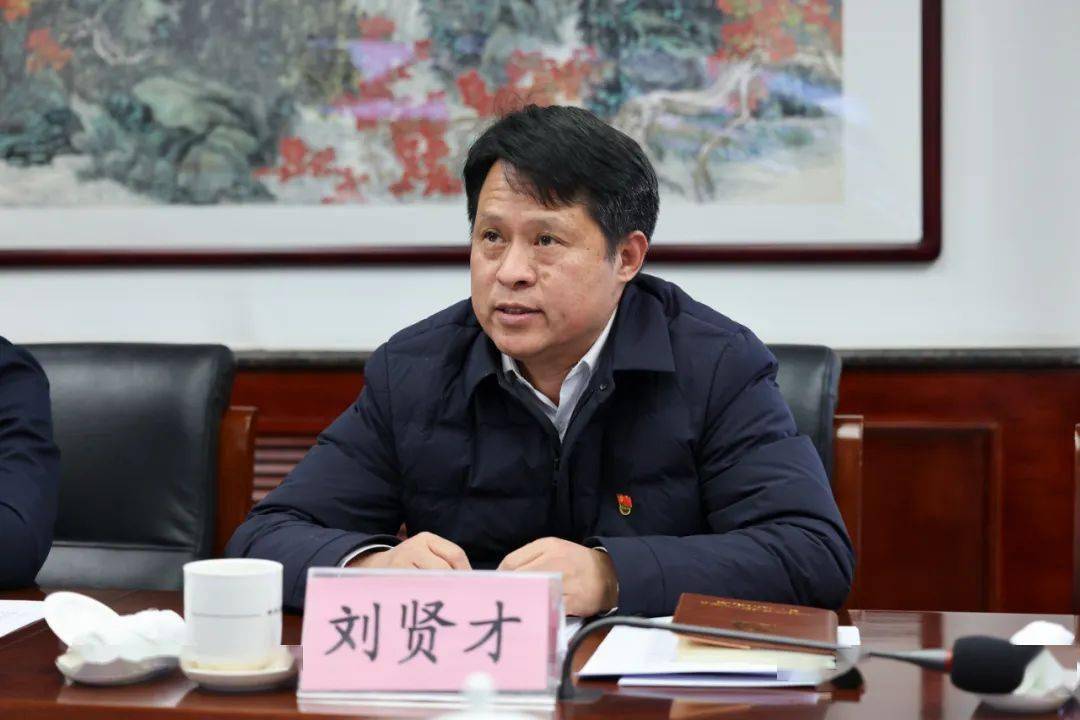 区委常委,组织部部长章建伟主持会议.