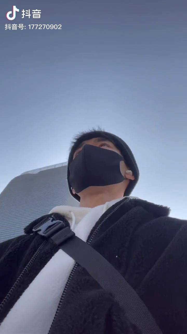 长得一般阳光很好光晕很美