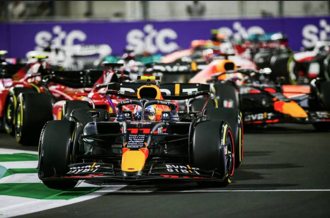 阿尔本|F1沙特大奖赛 周冠宇发车再遇挑战 第11位完赛