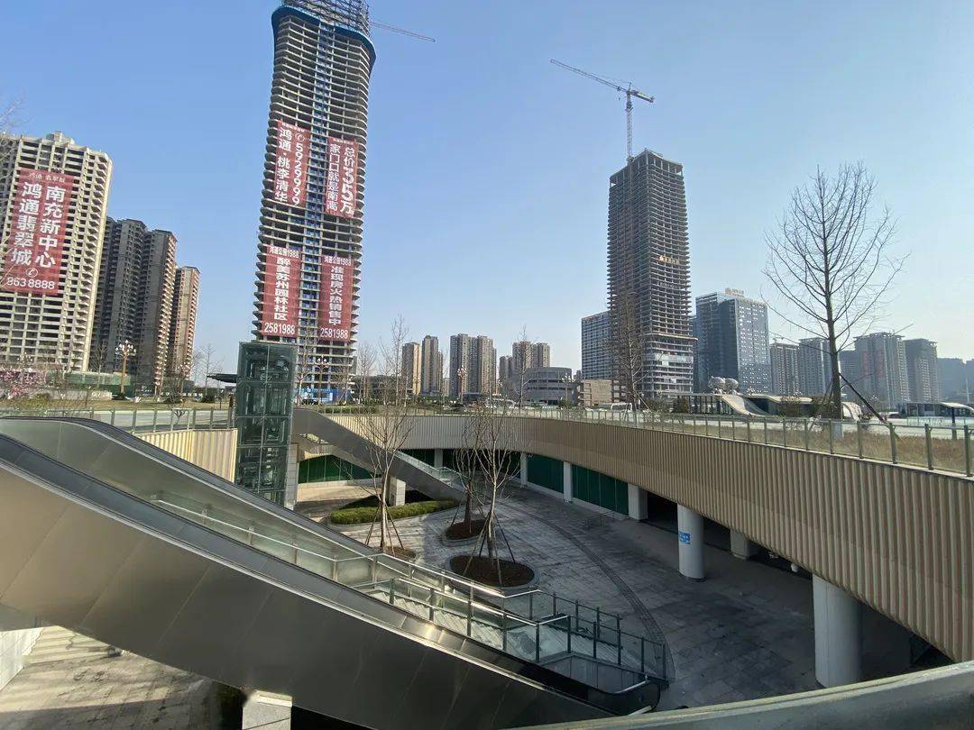 南充238双子塔因绿地和鸿通对外立面效果未达成一致目前项目未有新