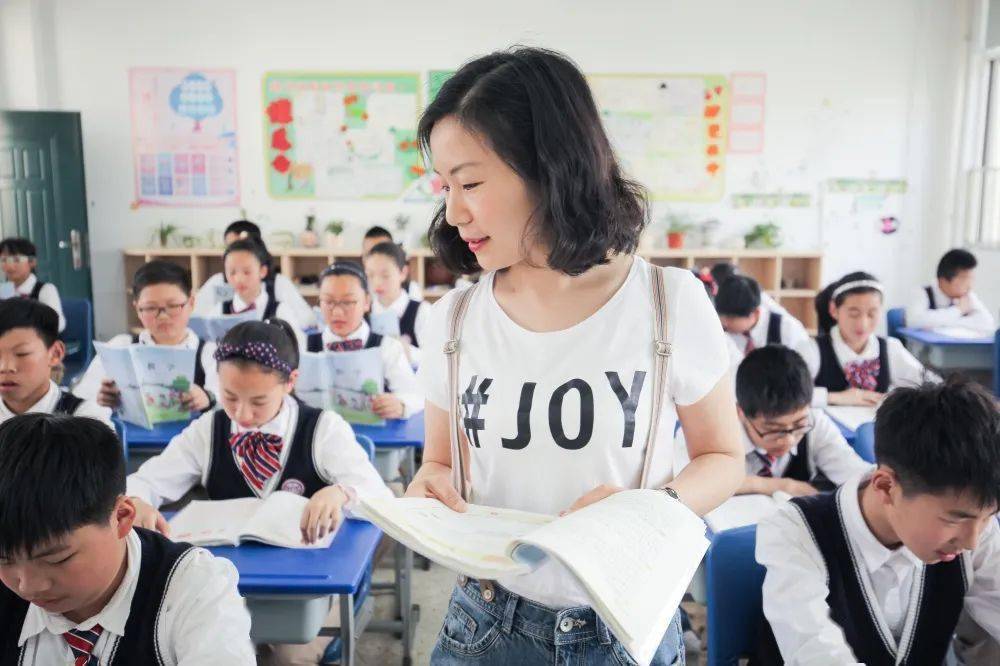 今天我出镜用心教书以爱育人记四年级吴玉老师