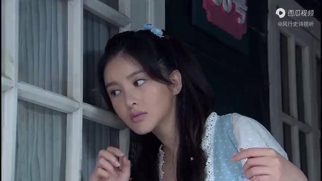 救护队漂亮姑娘上船送餐不料竟被坏人给绑架当人质太可怕