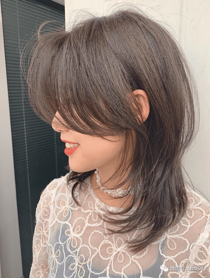 日系女生燕尾发型图片