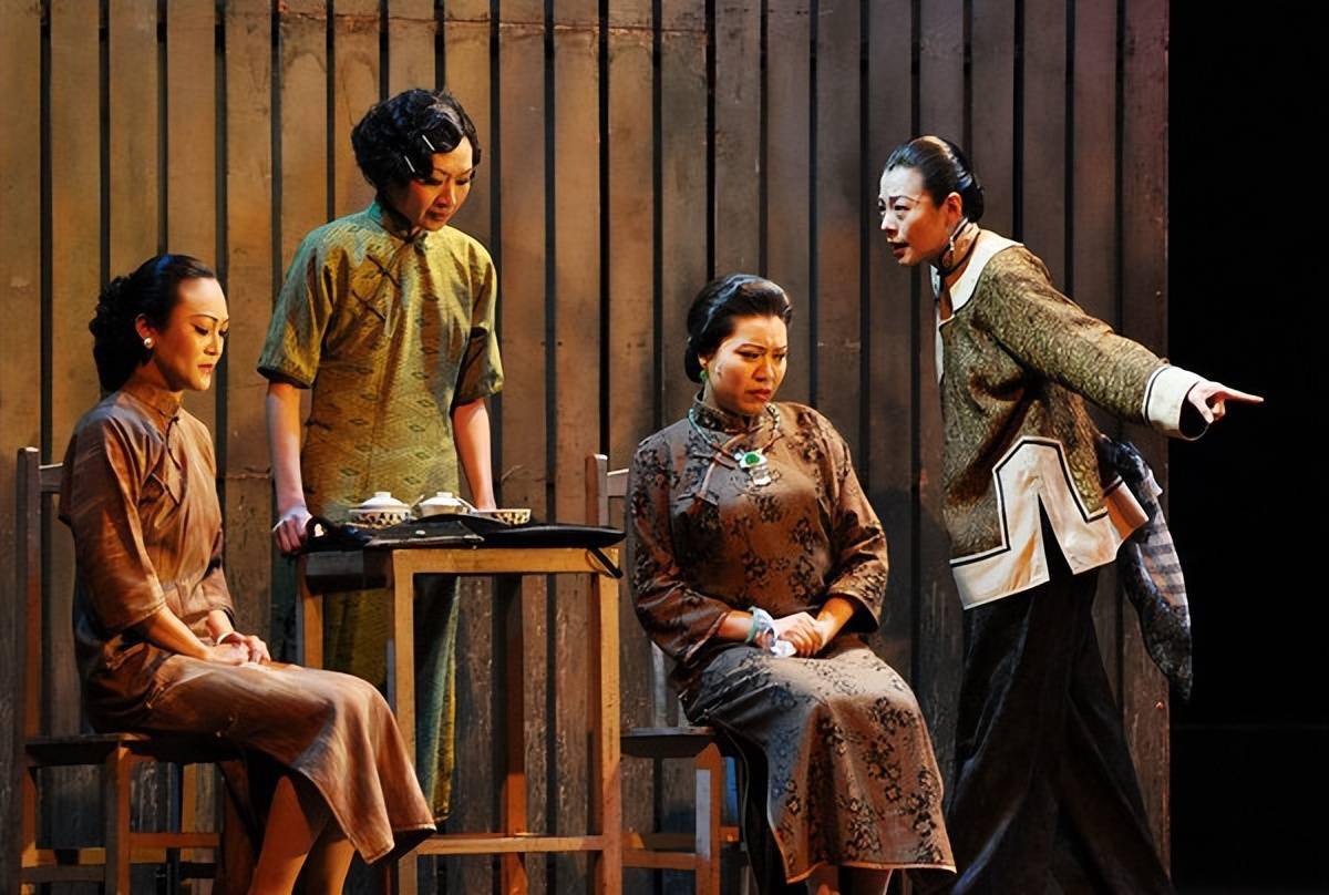 金锁记举世皆敌泼妇其实是弱女子这既是伪装也是报复