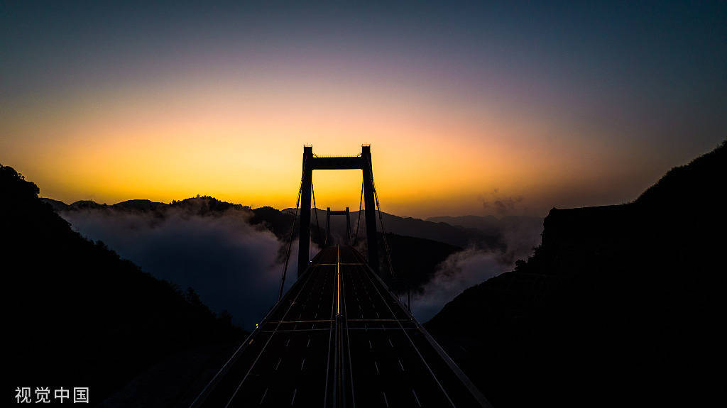 美景|贵州黔南：贵黄高速公路晨雾飘绕 美景宜人