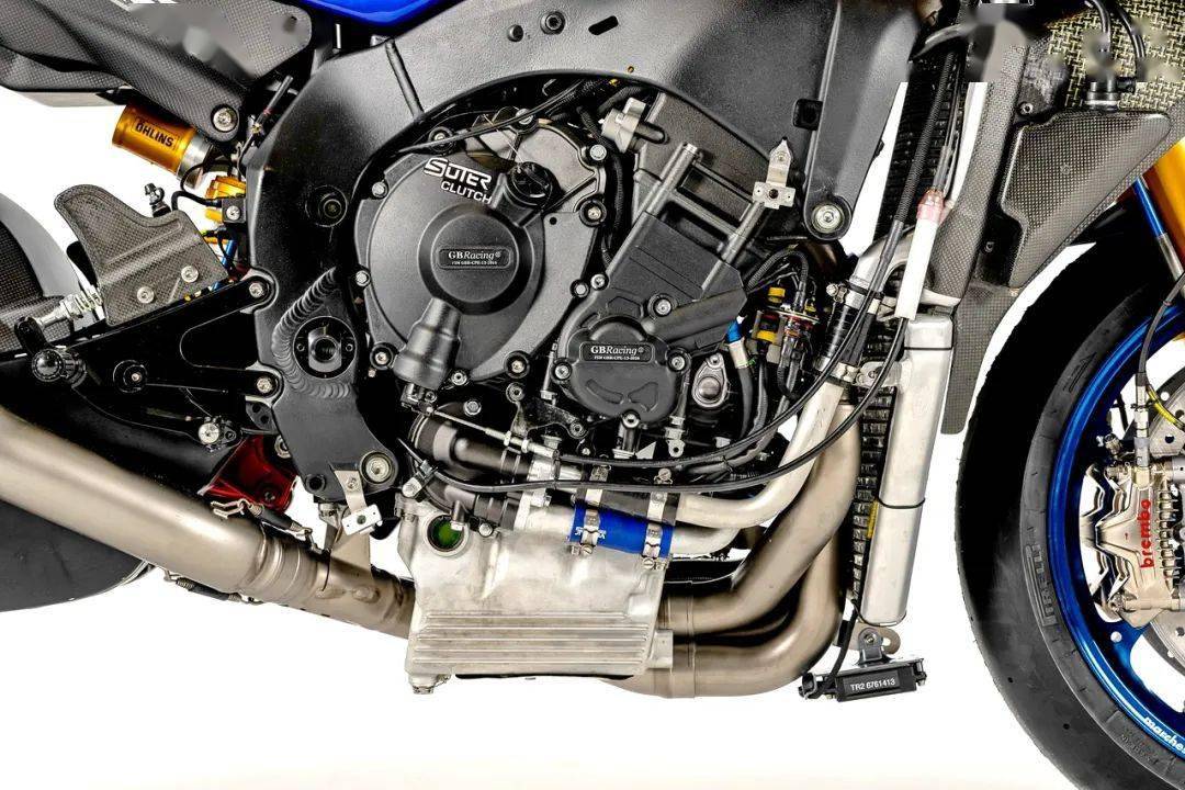 wsbk 规格的 yzf-r1 工厂赛车在量产车的基础上改造而来,发动机的内部